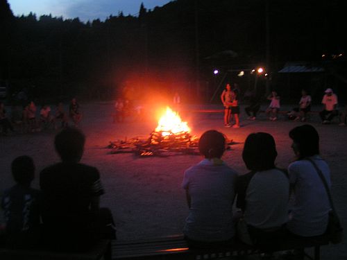 キャンプファイヤー